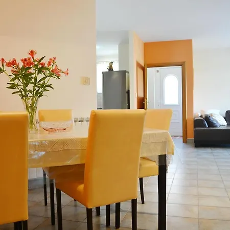 Tonka Apartament *